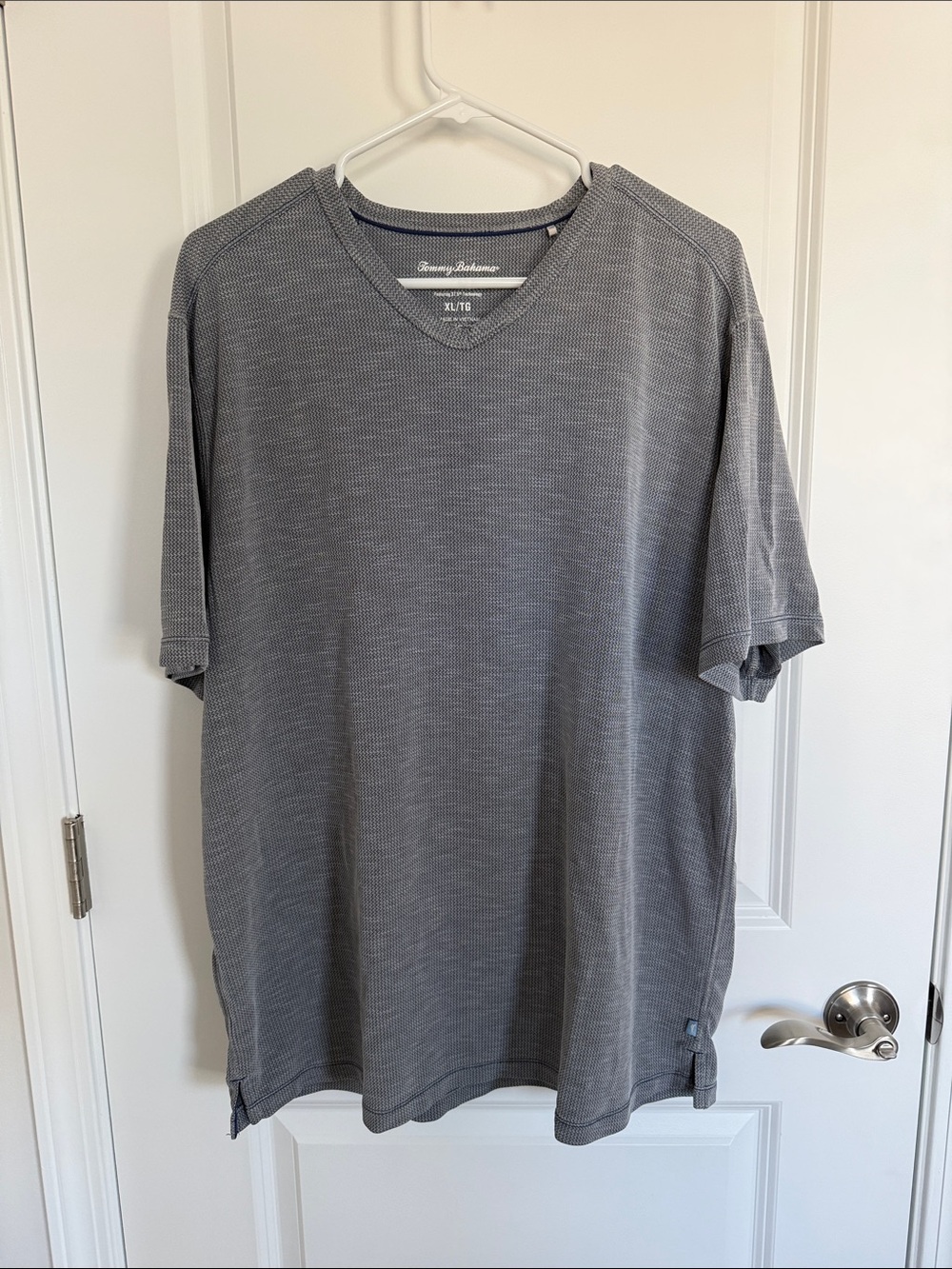 Tommy Bahama Men’s Gray Short-Sleeve V-Neck Shirt